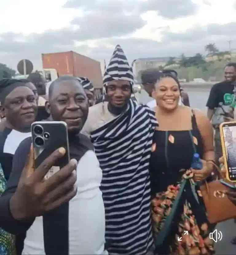 Cycling Davido’s Fan Arrives Lagos From Benue 1