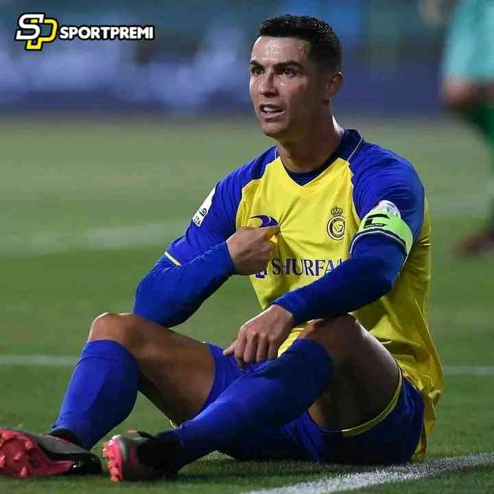 🚨 Cristiano Ronaldo wants to leave the Saudi Arabian club Al-Nassr just months after joining them.   Real Madrid will offer Ronaldo the opportunity to make his return to - MirrorLog