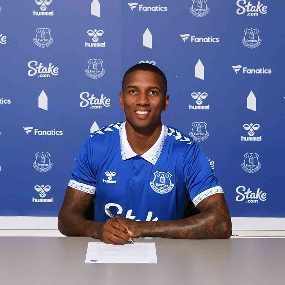 OFFICIAL: 38-year-old Ashley Young joins Everton on a free transfer - MirrorLog