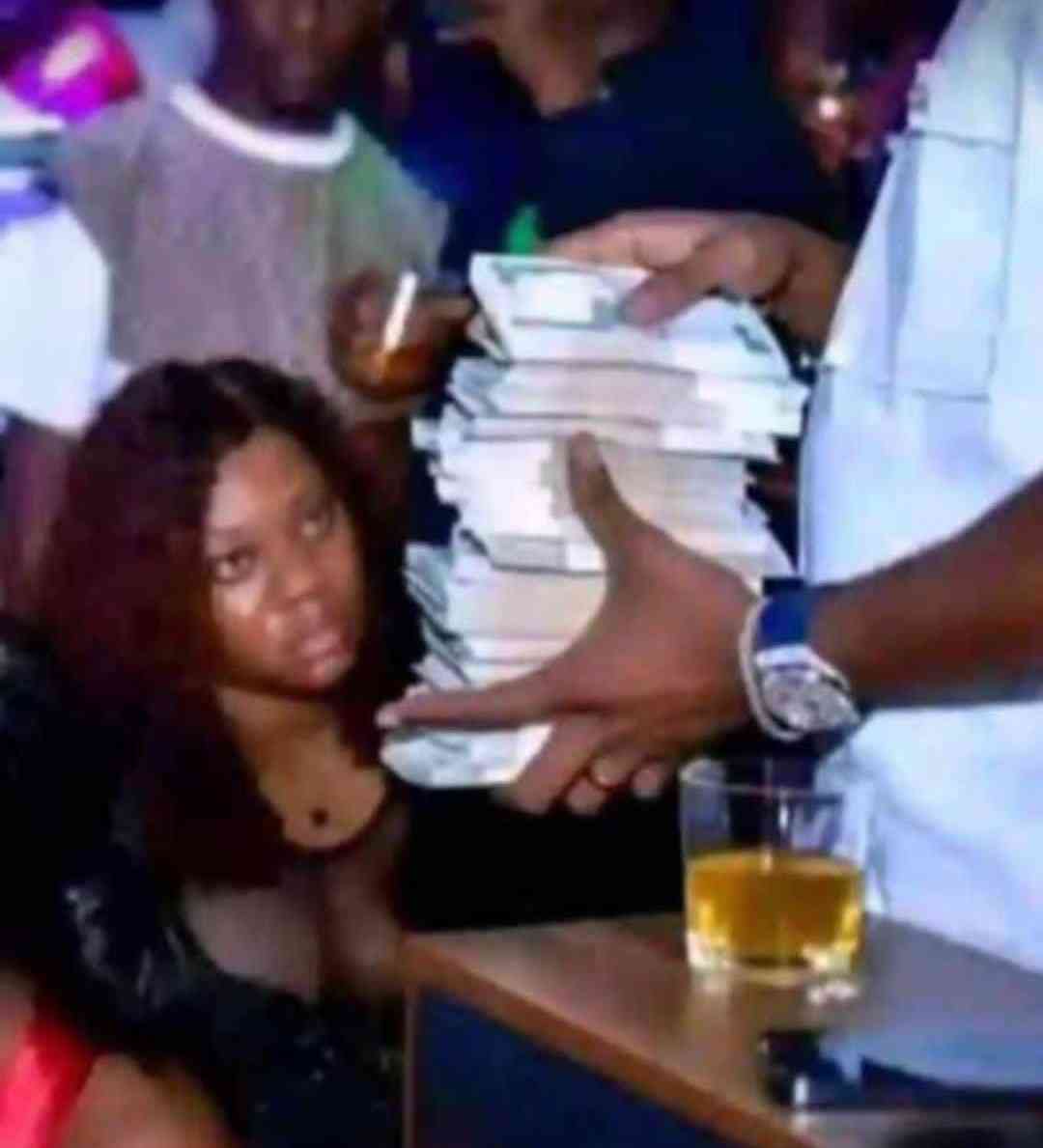 This girl fit do anything to get this money 🤣🤣💔 | MirrorLog