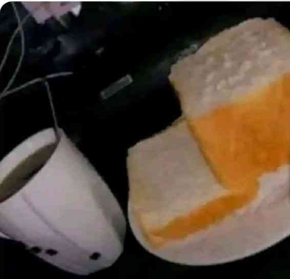 Make I do like Oyibo people today.......2 slice of bread and a tea - MirrorLog