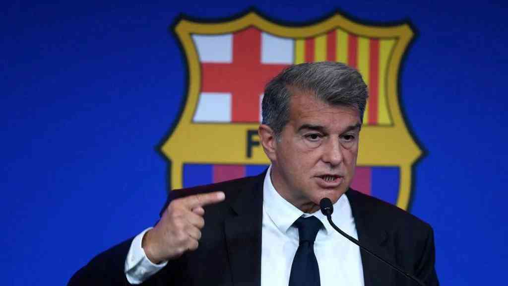 Barcelona confirm deal for striker - MirrorLog