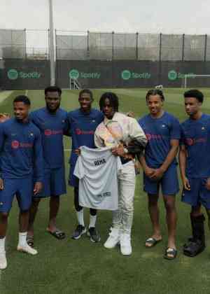 Barcelona Players Receive Rema With Warm Welcome - MirrorLog