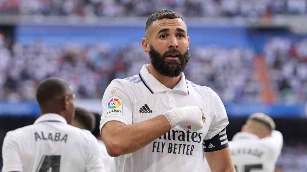 Man Utd defender hails Benzema as he leaves Real Madrid - MirrorLog