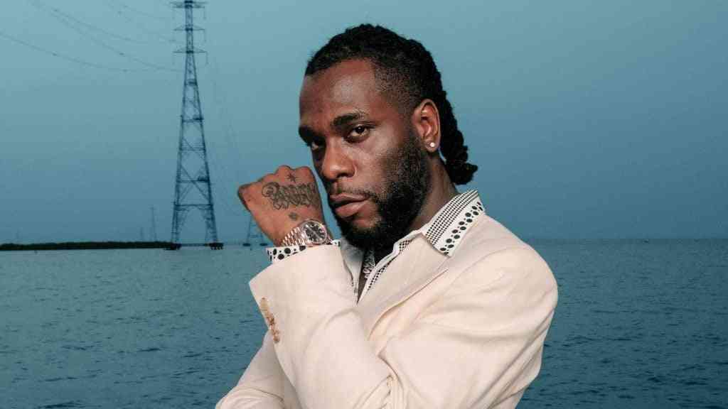 Burna Boy reacts to rumours his mum danced for Fela - MirrorLog