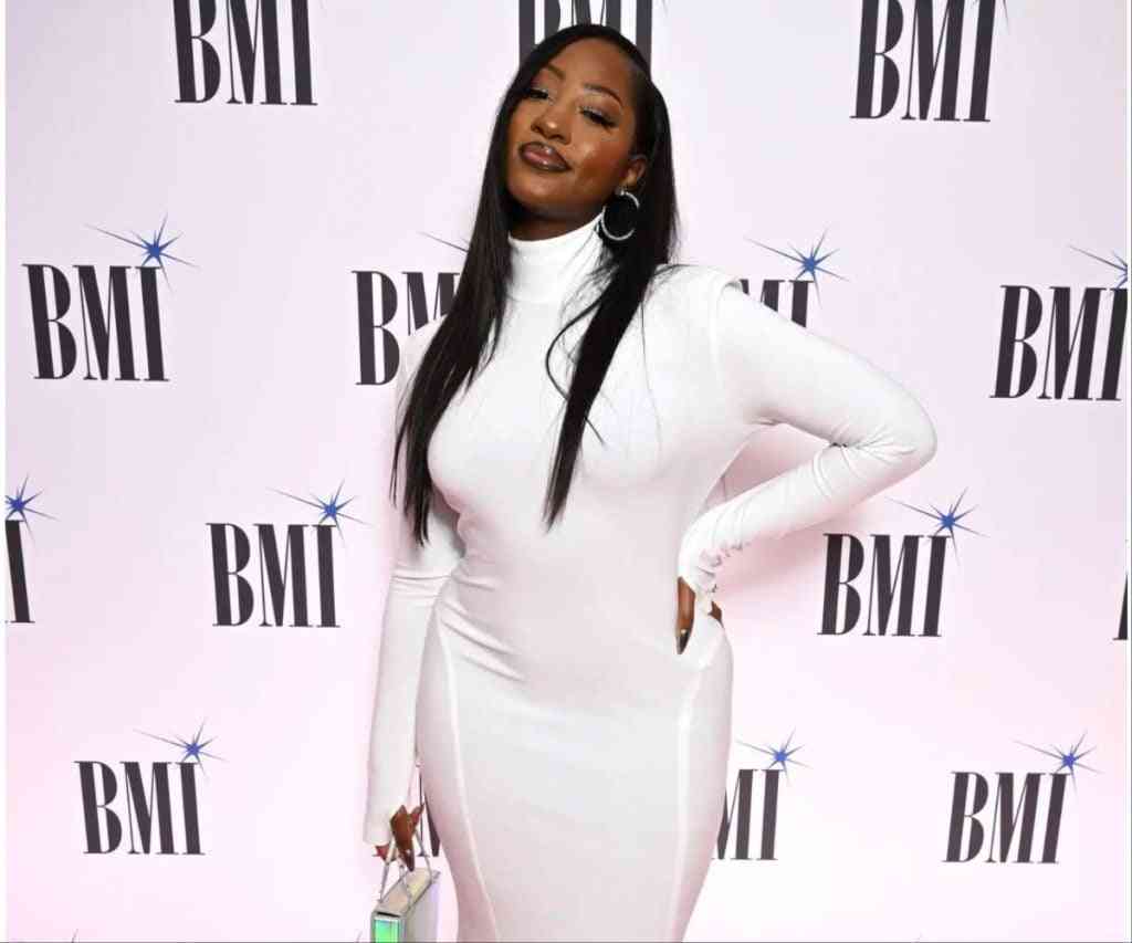 Tems bags ELLE Style at BMI R&B/Hip-Hop awards - MirrorLog