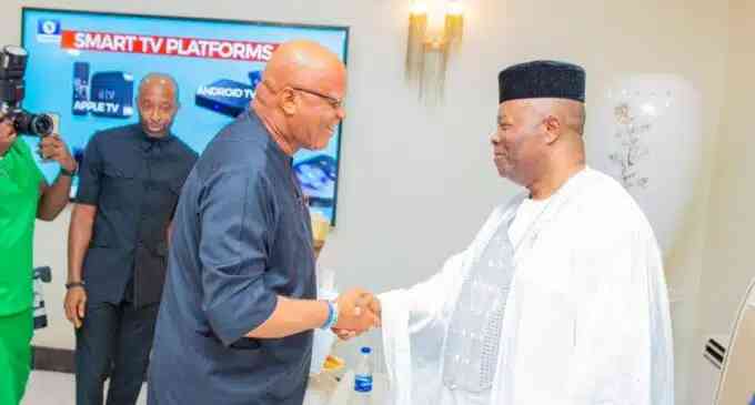 ‘Don’t Act Like Your Mentor’ – Akpabio Tells Akwa Ibom Governor - MirrorLog