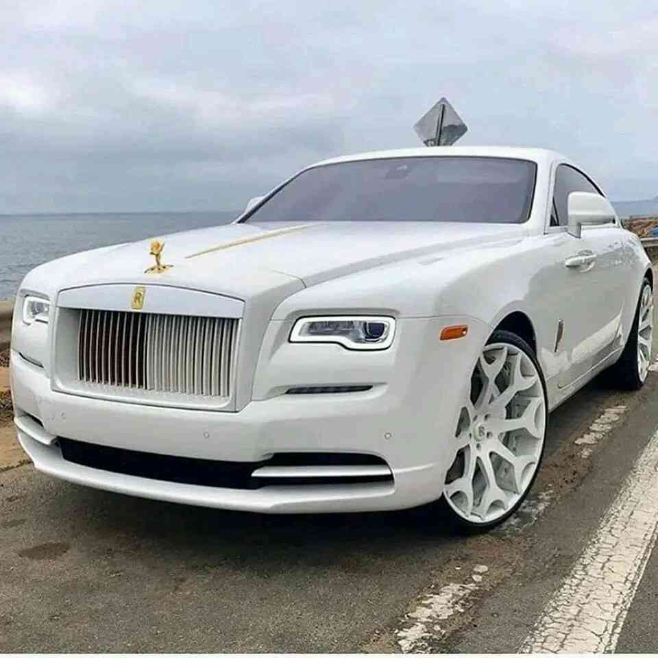 Rolls Royce cullian with white wrap | MirrorLog