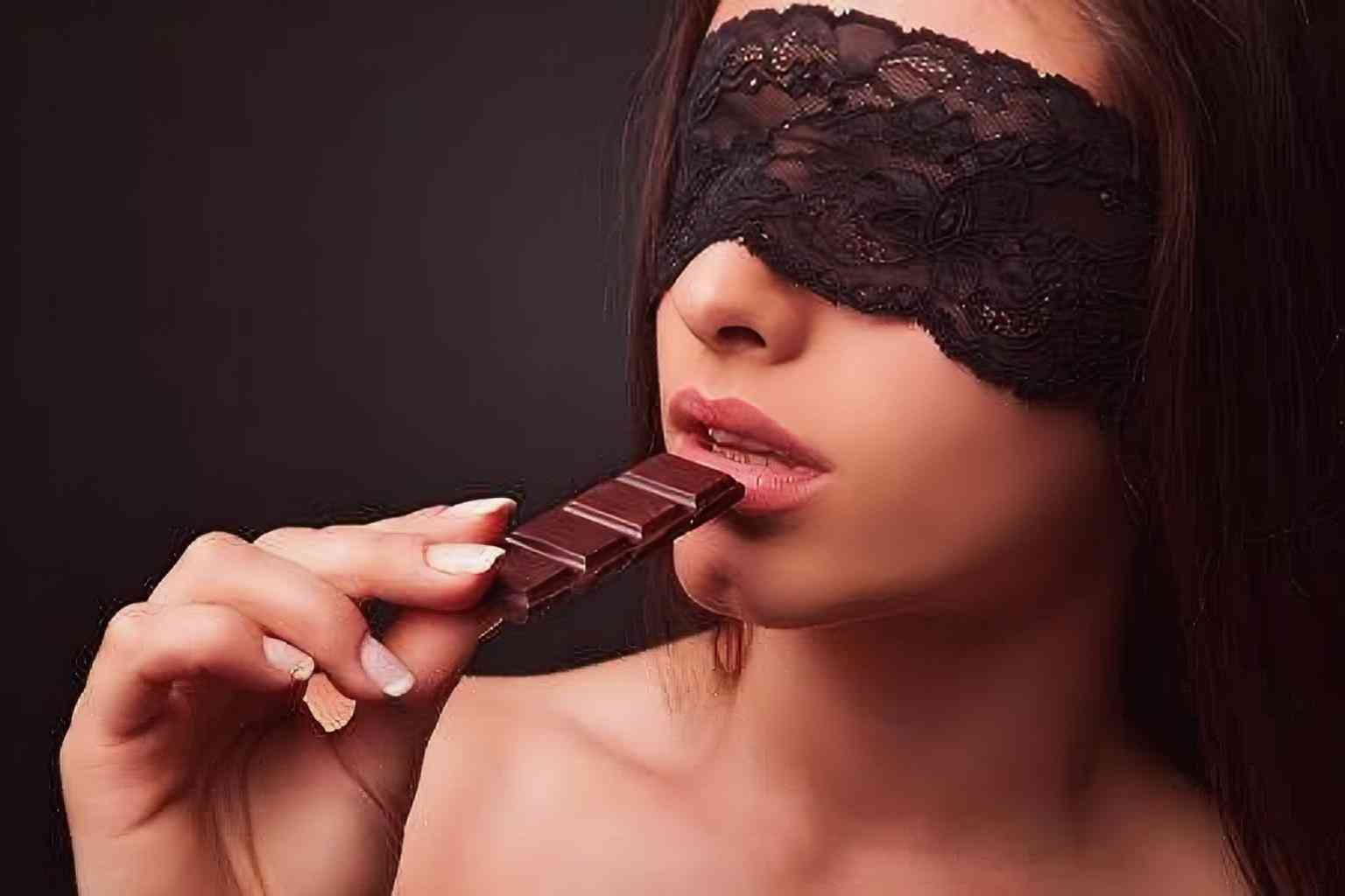 Eating dark chocolate can lower your risk of heart disease. - MirrorLog