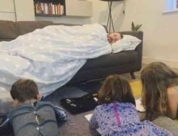 Smart Dad challenges his kids to draw him sleep so he can have a nap - MirrorLog