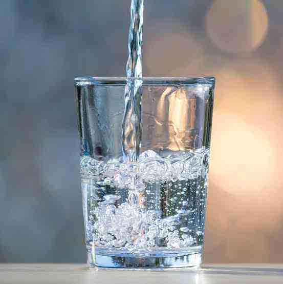 Drinking a lot of water prevents headaches - MirrorLog