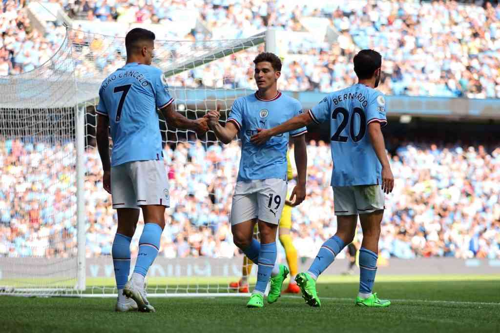 Manchester City and Manchester United both suffered surprising defeats in the Premier League on Saturday - MirrorLog