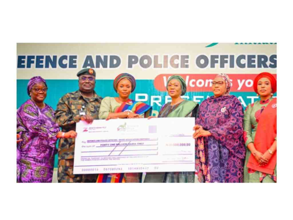 First Lady present cheques worth over N427 million to the widows and orphans of fallen heroes - MirrorLog