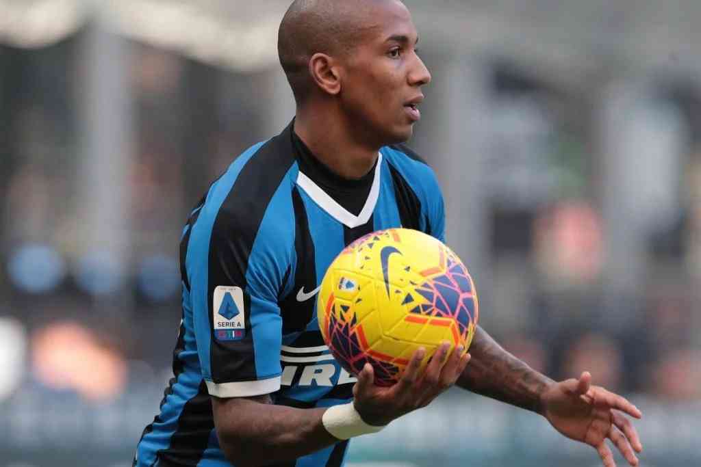 Ashley Young’s new club revealed - MirrorLog