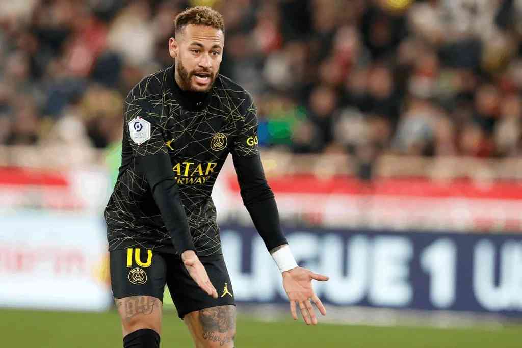 Neymar can’t even lace Ronaldo’s boots – Man Utd warned against signing Brazilian forward - MirrorLog