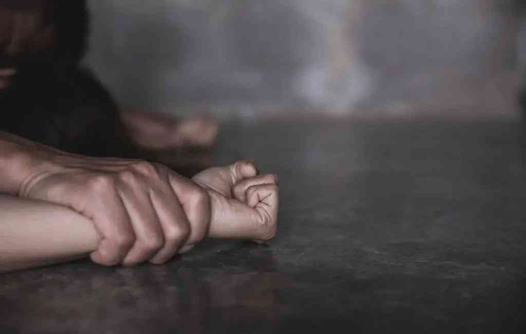 A 16-years-old girl was raped in church - MirrorLog