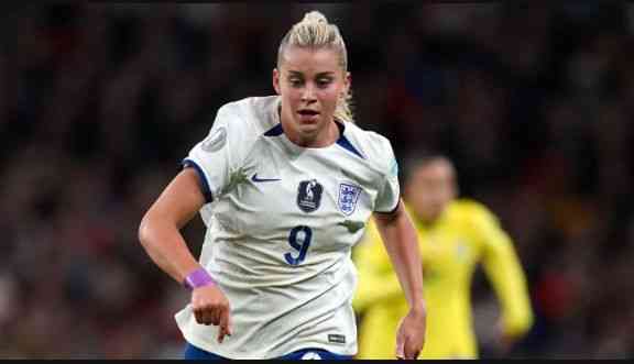 Russo, Walsh and James win at first Women’s Football Awards - MirrorLog