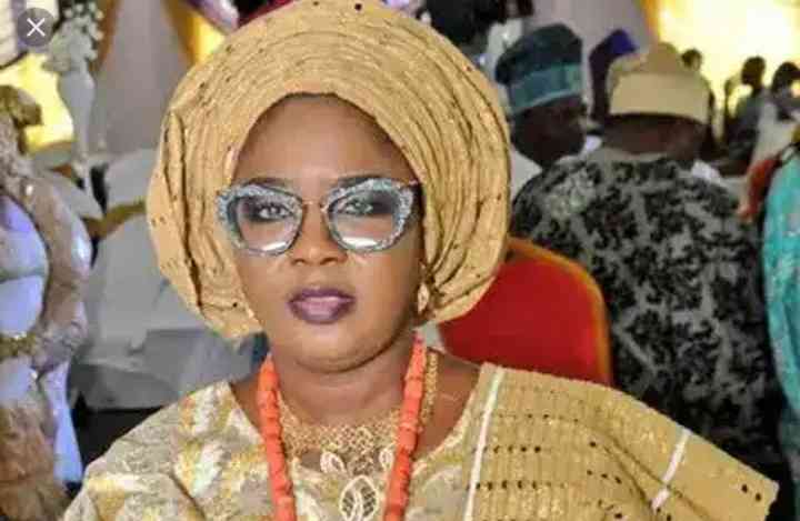 RESPECT YOURSELF: President Bola Tinubu’s First Daughter, Folasade Causes Stir After Doing This On Twitter - MirrorLog