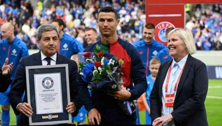 Cristiano Ronaldo Grabs Another Guinness World Record - MirrorLog