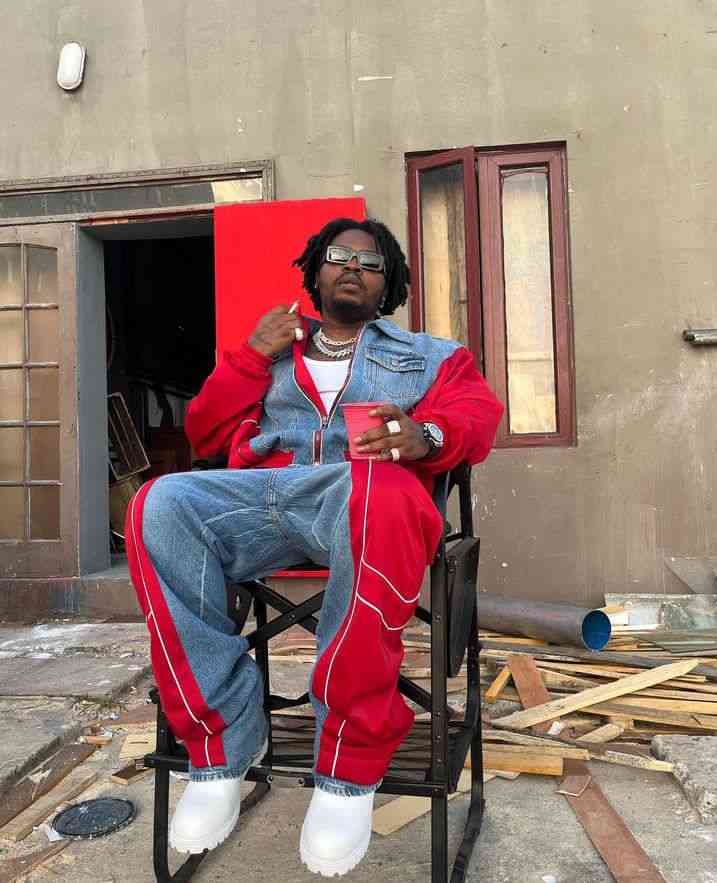 A Nigeria celebrity musicain popularly known as OLAMIDE BADDO becomes the first and only African rapper who reach top 4 on USA apple music top abulm - MirrorLog