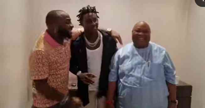 Beautiful moment DAVIDO introduced shallipopi to GOV, Ademola Adeleke of osun state and his best friend chief Dele Momodu of ovation - MirrorLog