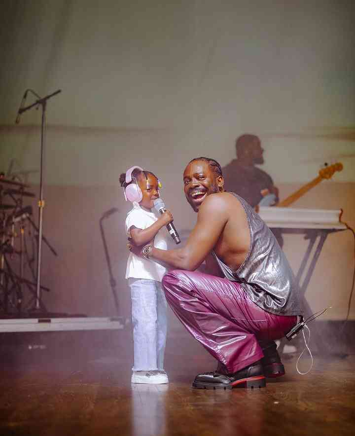 Moment, when Simi and her daughter surprised Adekunle Gold on the stage - MirrorLog