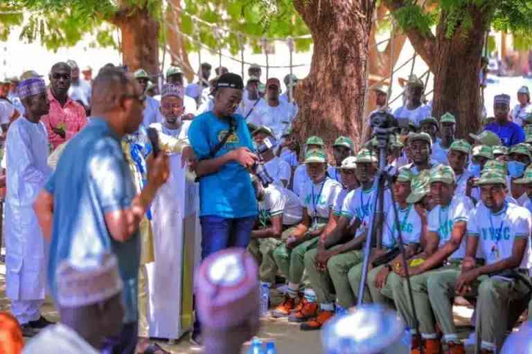 Borno state governor Zulum Donates N36 Million, 100 Bags Of Rice, 10 Cows To Borno Corp Members - MirrorLog