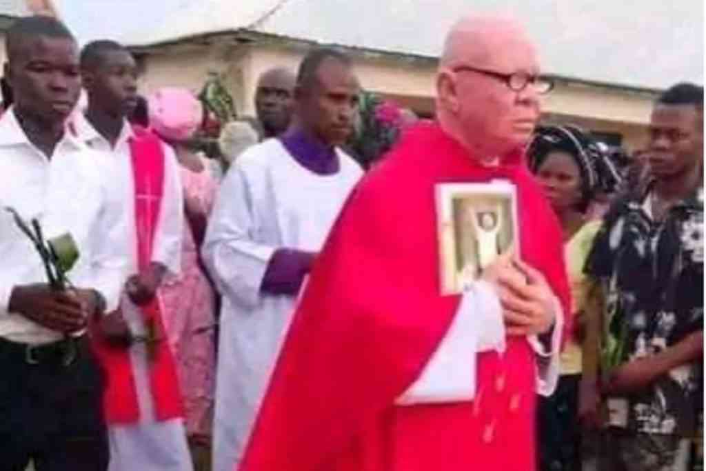 Albino pastor strike by lightning died in Benue state - MirrorLog