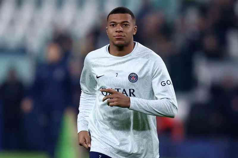 Real Madrid ‘preparing £103m bid for Kylian Mbappe’ - MirrorLog