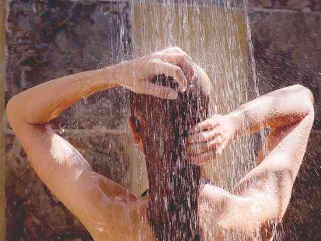 WHY is it beneficial to take cold showers? - MirrorLog