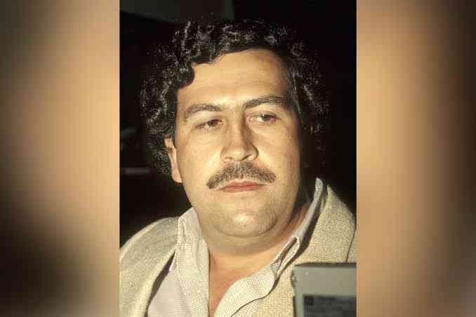 In other countries, Mafia makes witnesses disappear so they can't testify in court. In colombia, Pablo Escobar made the whole supreme court of colombia disappear. 😲🧐 - MirrorLog