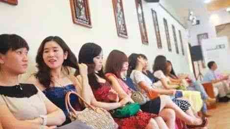 Mr. Yuan, a Chinese man was recovering in hospital after a car accident when all 17 of his girlfriends showed up. None of them knew each other. - MirrorLog