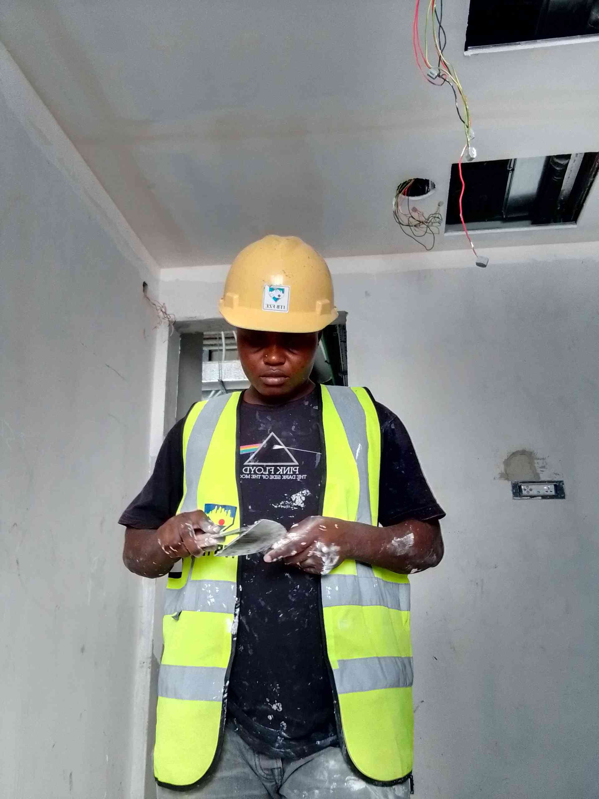 The only lady painter in ITB Nigeria limited - MirrorLog